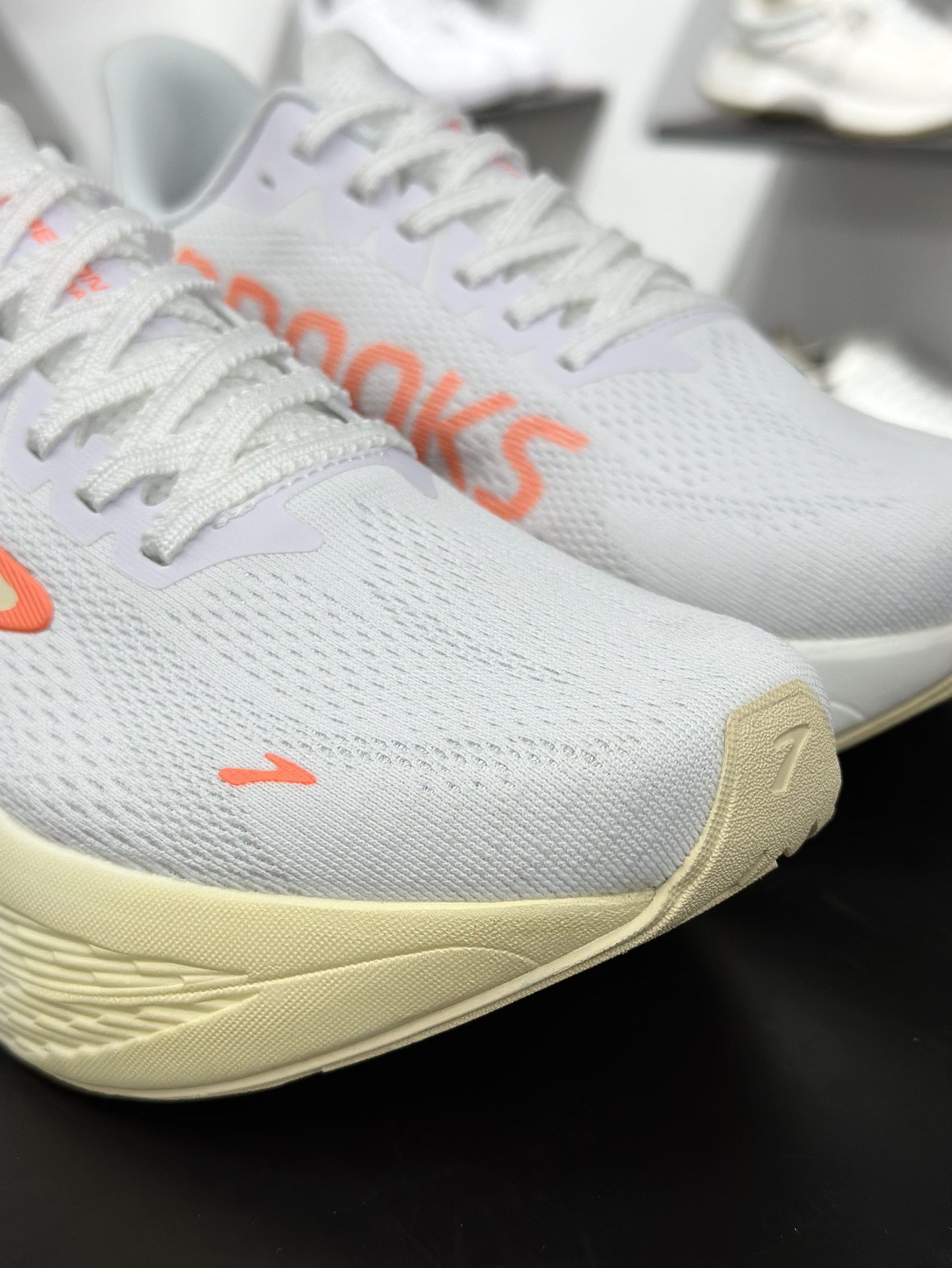 Brooks Hyperion Max 2 布鲁克斯 烈风2系列低帮透气缓震支撑休闲运动慢跑鞋 120423 1B 173 Brooks Hyperion Max 2 布鲁克斯 烈风2系列低帮透气缓震支撑休闲运动慢跑鞋 120423 1B 173