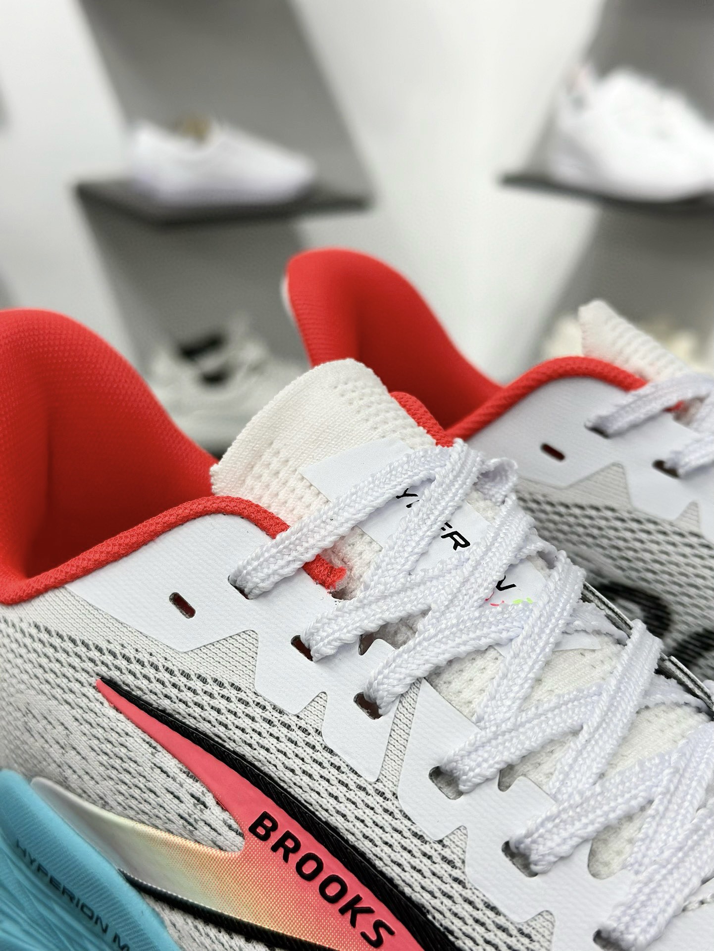 Brooks Hyperion Max 2 布鲁克斯 烈风2系列低帮透气缓震支撑休闲运动慢跑鞋 110434 1D 409 Brooks Hyperion Max 2 布鲁克斯 烈风2系列低帮透气缓震支撑休闲运动慢跑鞋 110434 1D 409