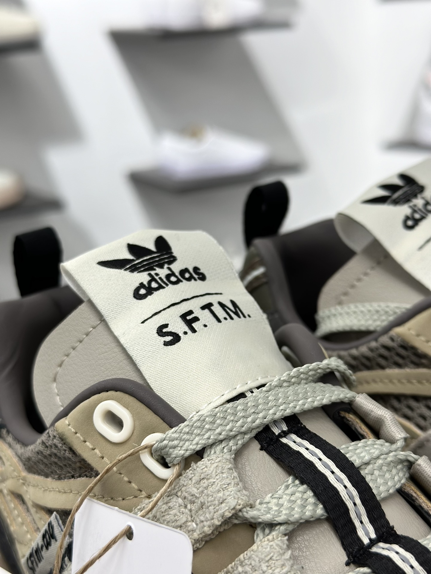 SFTM x AD Originals Adistar Cushion 棕色 复古前卫科技休闲运动老爹鞋 JR8044 SFTM x AD Originals Adistar Cushion 棕色 复古前卫科技休闲运动老爹鞋 JR8044