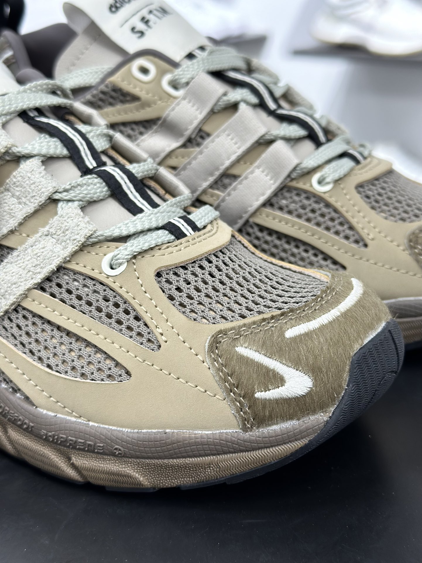 SFTM x AD Originals Adistar Cushion 棕色 复古前卫科技休闲运动老爹鞋 JR8044 SFTM x AD Originals Adistar Cushion 棕色 复古前卫科技休闲运动老爹鞋 JR8044