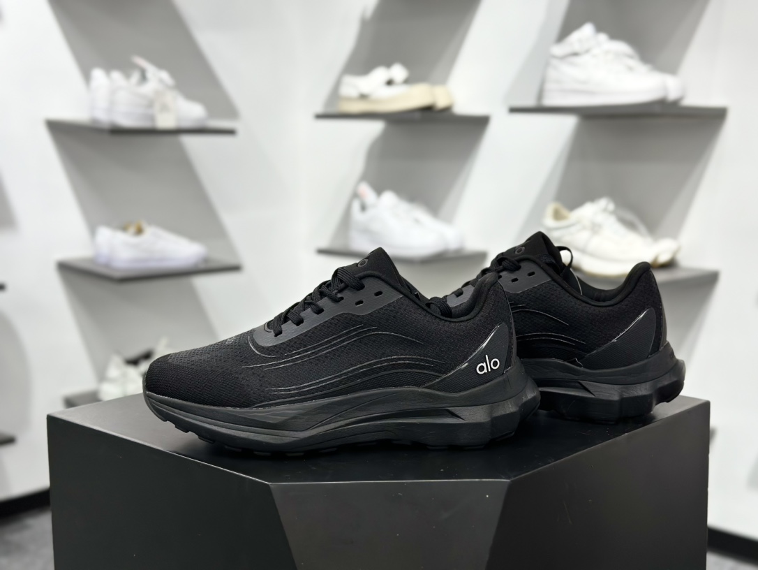 alo yoga Alo Runner 舒适百搭防滑透气 低帮跑步鞋 A0590UCC