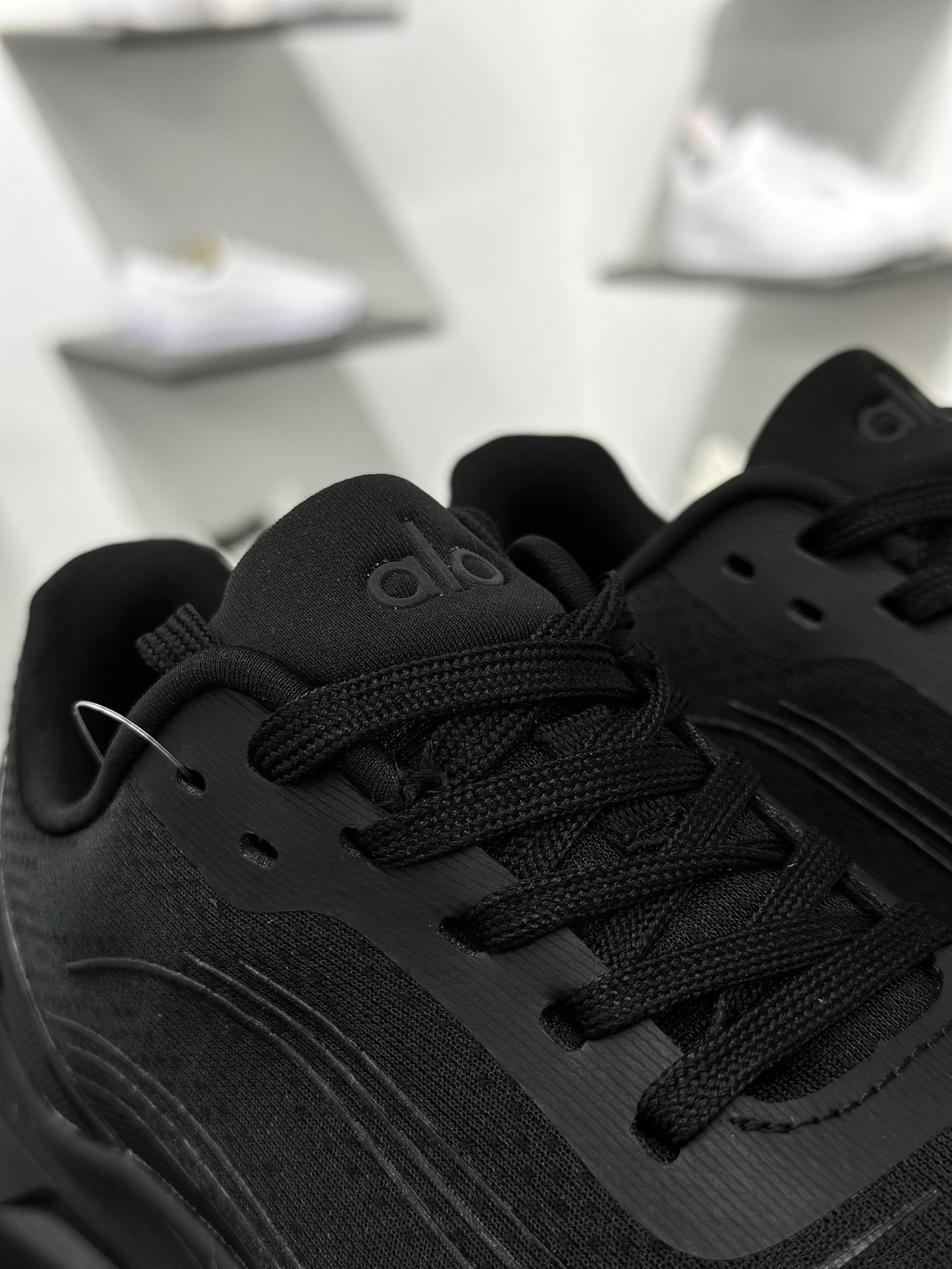 alo yoga Alo Runner 舒适百搭防滑透气 低帮跑步鞋 A0590UCC