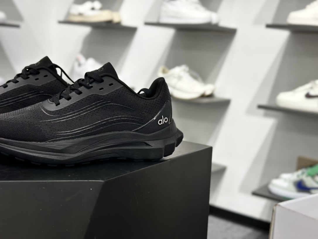 alo yoga Alo Runner 舒适百搭防滑透气 低帮跑步鞋 A0590UCC