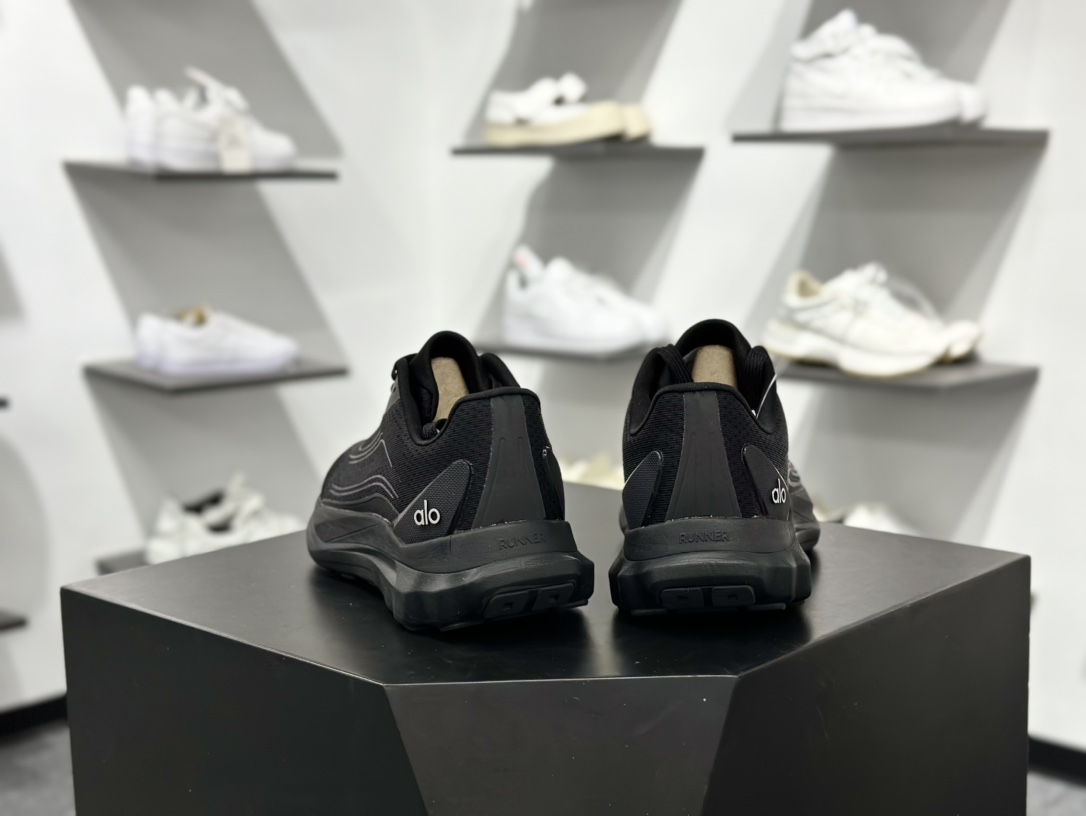alo yoga Alo Runner 舒适百搭防滑透气 低帮跑步鞋 A0590UCC