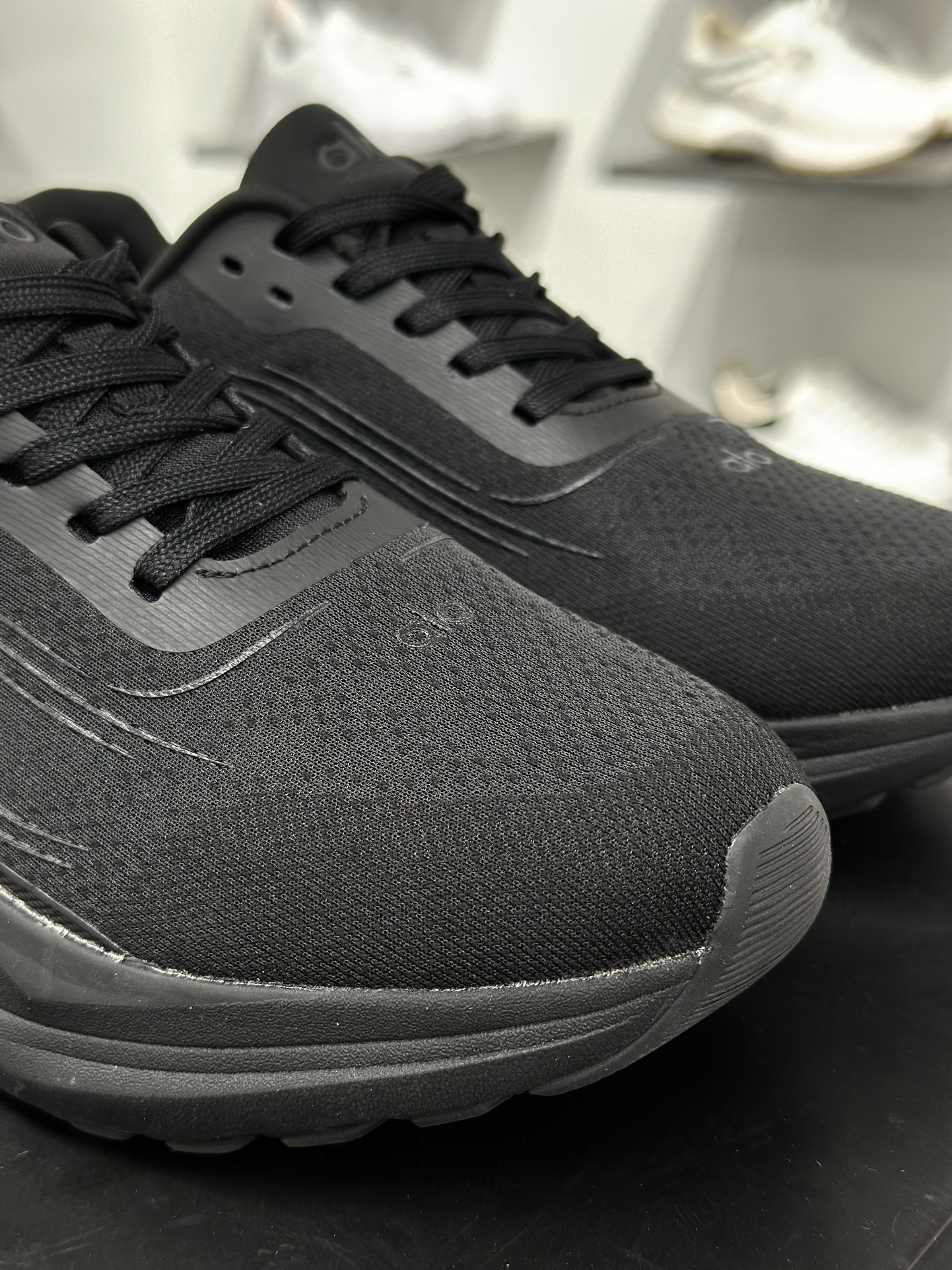 alo yoga Alo Runner 舒适百搭防滑透气 低帮跑步鞋 A0590UCC