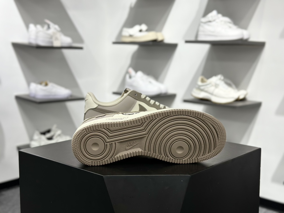 Air Force 1 '07 Low 笑脸熊印花  DB3301-881