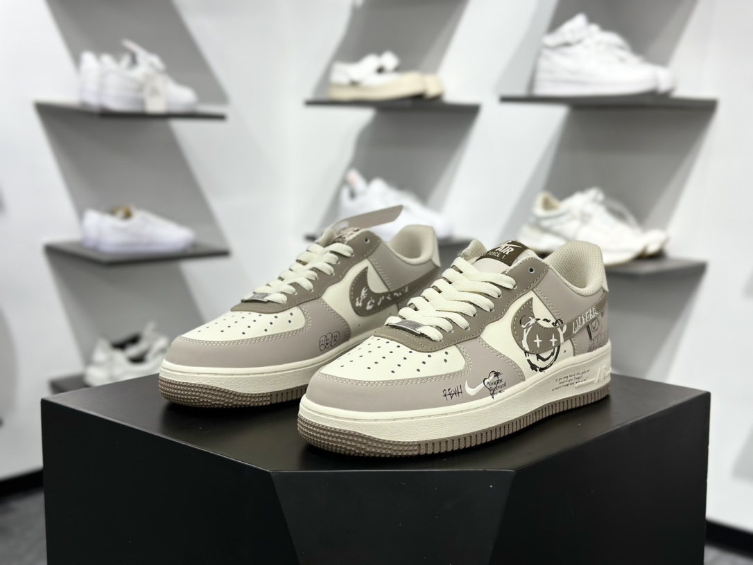 Air Force 1 ’07 Low 笑脸熊印花  DB3301-881
