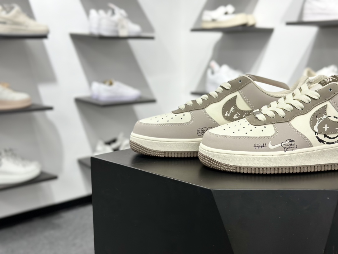 Air Force 1 '07 Low 笑脸熊印花  DB3301-881