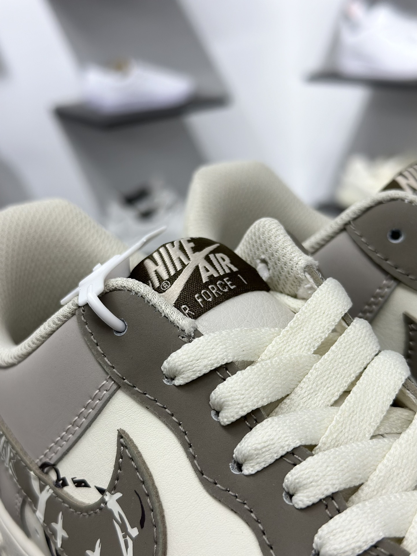 Air Force 1 '07 Low 笑脸熊印花  DB3301-881