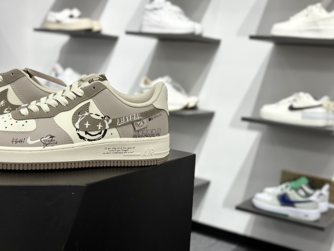 Air Force 1 '07 Low 笑脸熊印花  DB3301-881