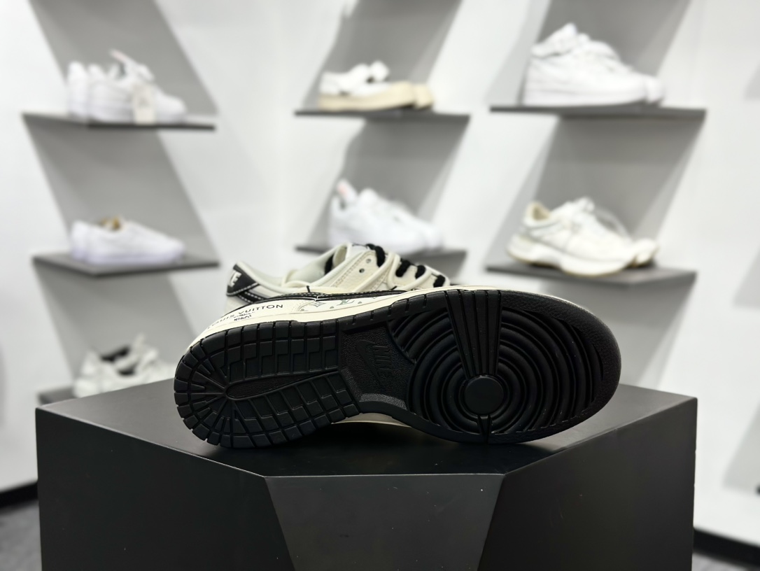 Travis Scott x Nike Air Jordan 1 Low x Louis Vuitton Air Jordan 1 Low 反转白黑小勾满天星倒钩  YX5066-327