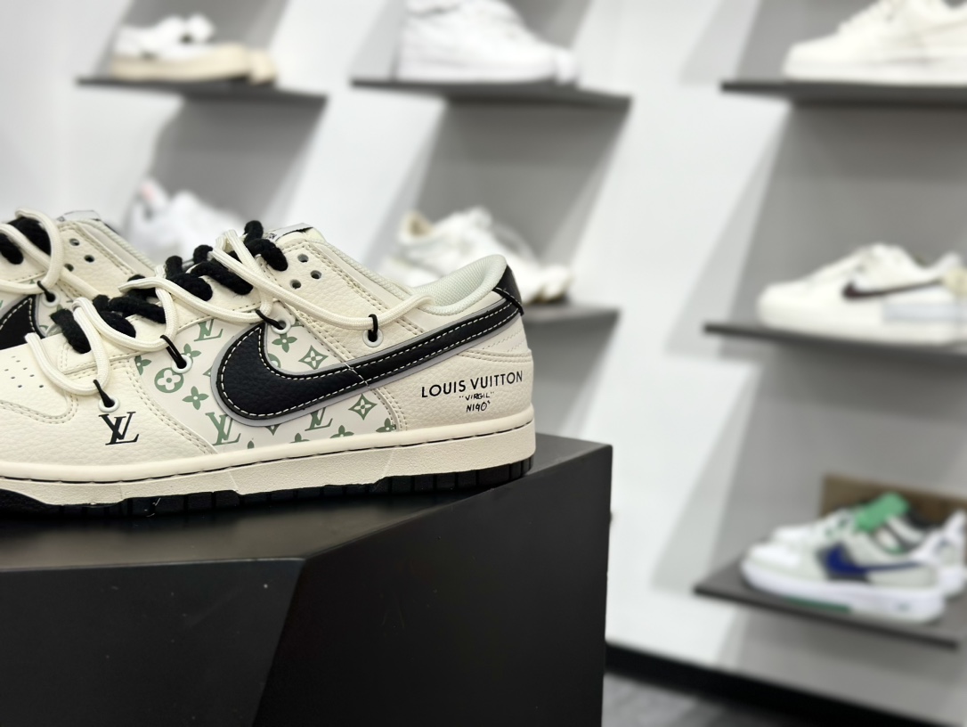 Travis Scott x Nike Air Jordan 1 Low x Louis Vuitton Air Jordan 1 Low 反转白黑小勾满天星倒钩  YX5066-327