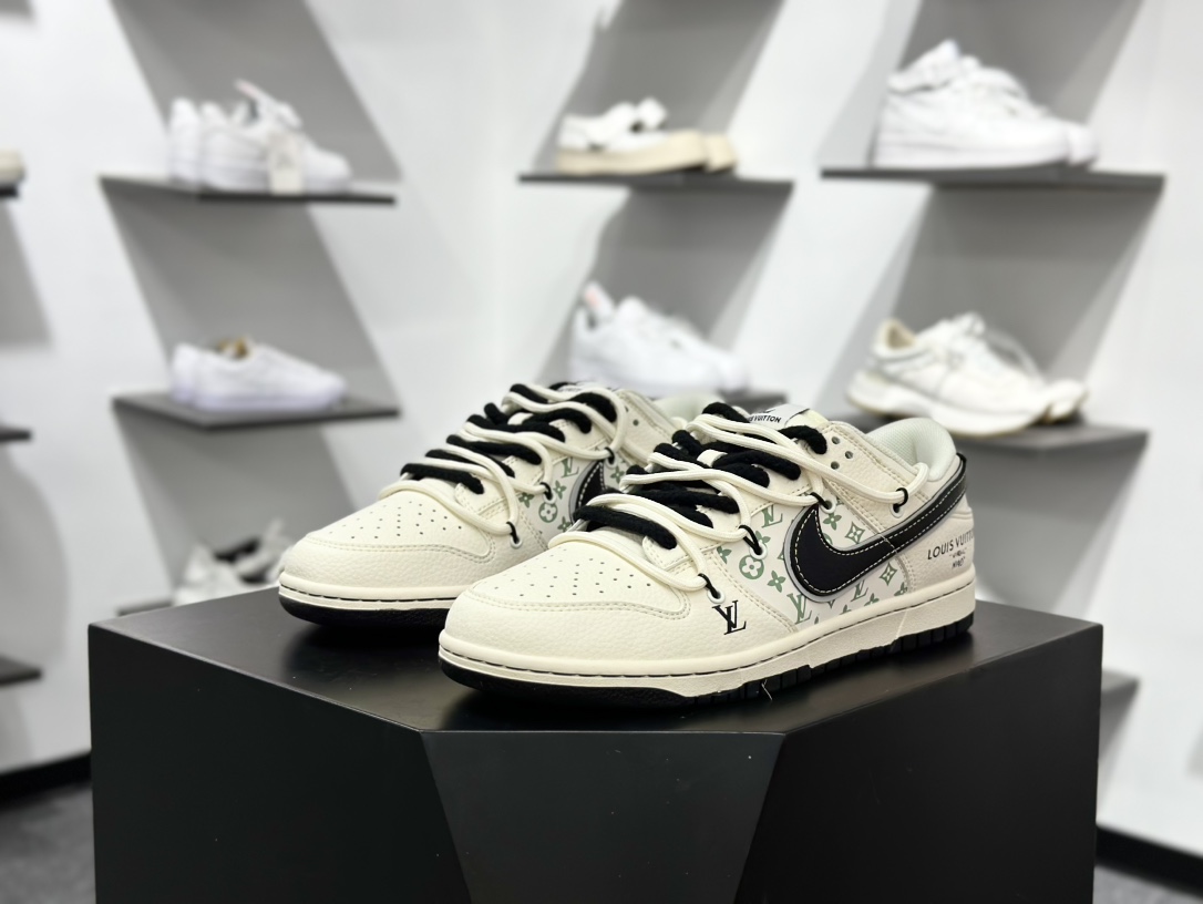 Travis Scott x Nike Air Jordan 1 Low x Louis Vuitton Air Jordan 1 Low 反转白黑小勾满天星倒钩  YX5066-327