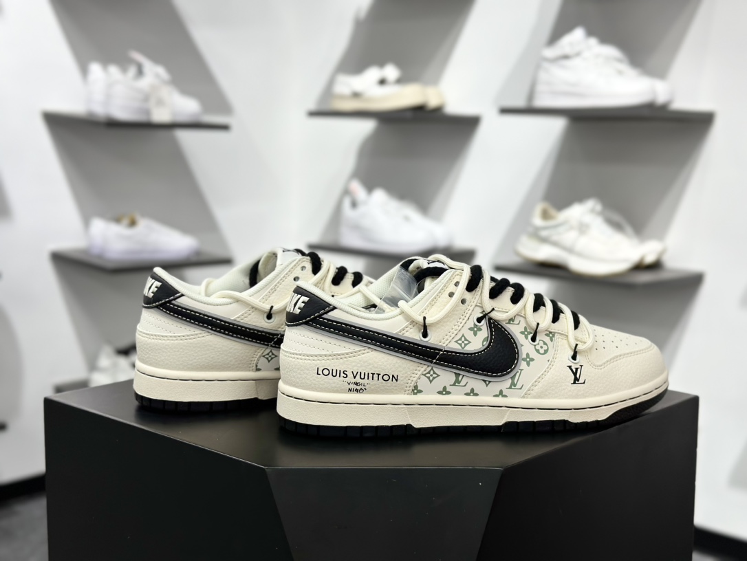 Travis Scott x Nike Air Jordan 1 Low x Louis Vuitton Air Jordan 1 Low 反转白黑小勾满天星倒钩  YX5066-327