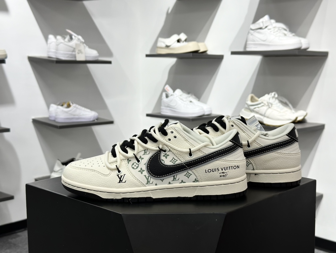 Travis Scott x Nike Air Jordan 1 Low x Louis Vuitton Air Jordan 1 Low 反转白黑小勾满天星倒钩  YX5066-327