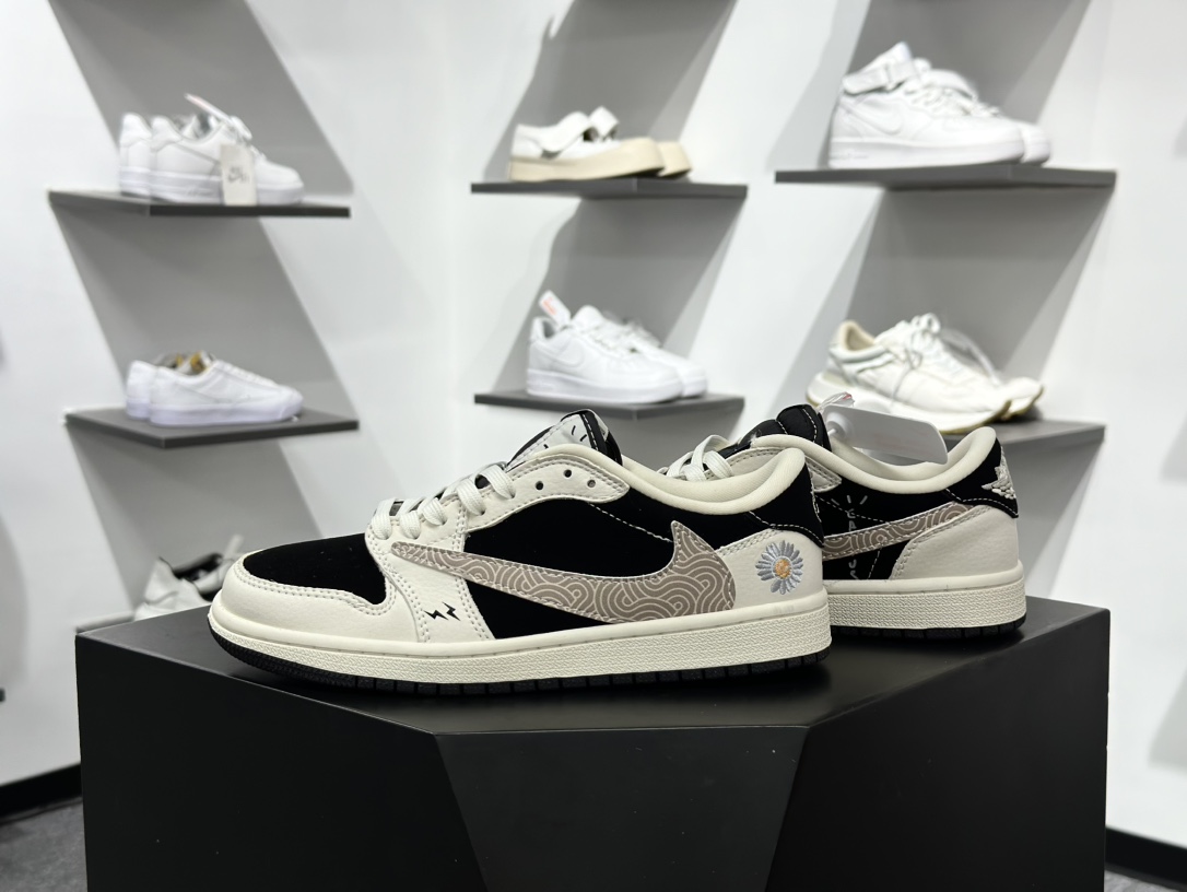 Travis Scott x Fragment Design x Air Jordan 1 Low OG SP AJ1 乔1 权志龙联名 黑白菊花 低帮文化休闲板鞋 XS2024-047 Travis Scott x Fragment Design x Air Jordan 1 Low OG SP AJ1 乔1 权志龙联名 黑白菊花 低帮文化休闲板鞋 XS2024-047