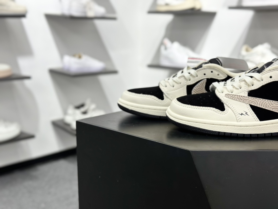 Travis Scott x Fragment Design x Air Jordan 1 Low OG SP AJ1 乔1 权志龙联名 黑白菊花 低帮文化休闲板鞋 XS2024-047 Travis Scott x Fragment Design x Air Jordan 1 Low OG SP AJ1 乔1 权志龙联名 黑白菊花 低帮文化休闲板鞋 XS2024-047