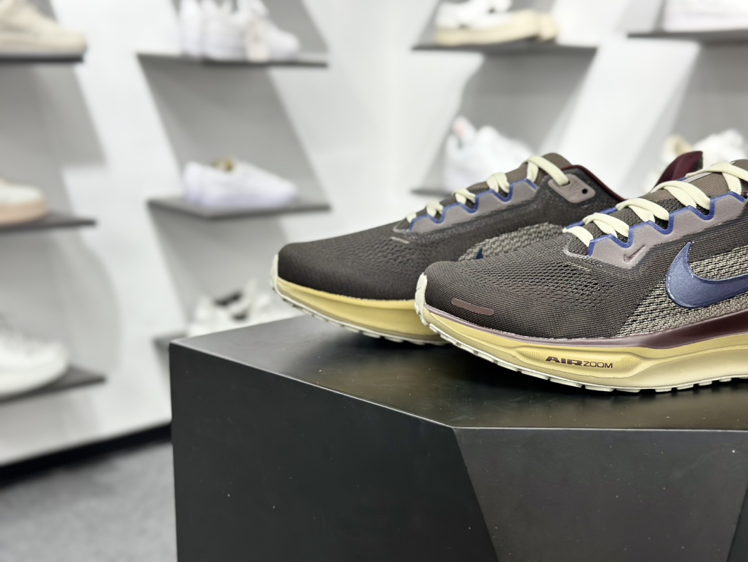 NK Air Zoom Pegasus 41 鞋面采用外层由韧性纱线+内层网眼布的设计 HV4327-299