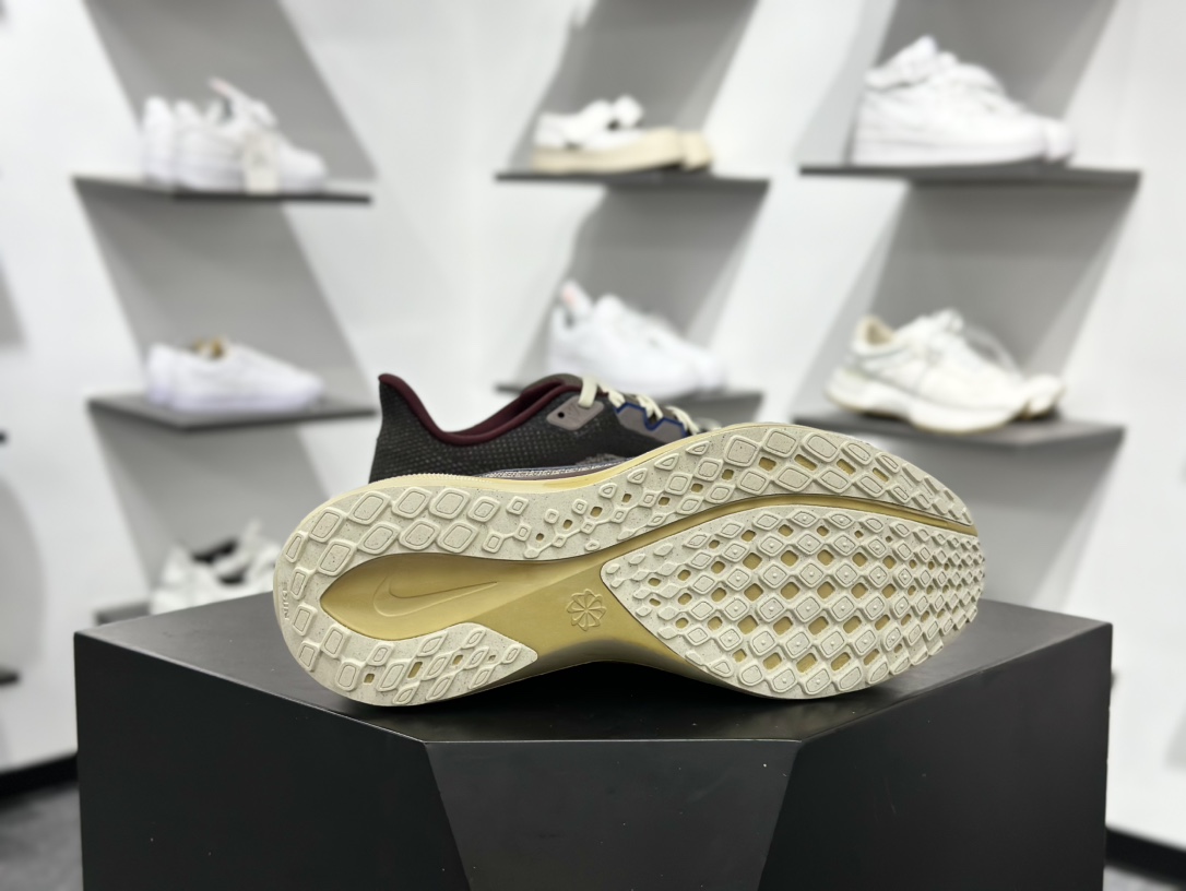 NK Air Zoom Pegasus 41 鞋面采用外层由韧性纱线+内层网眼布的设计 HV4327-299