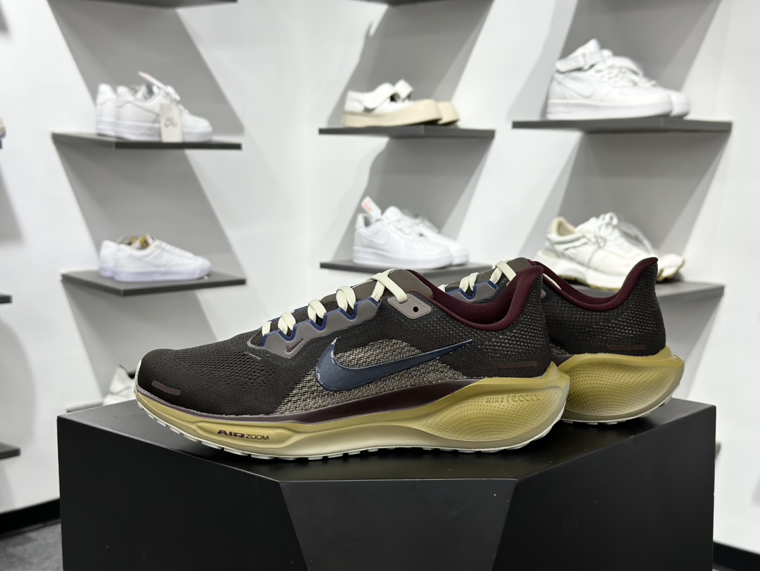 NK Air Zoom Pegasus 41 鞋面采用外层由韧性纱线+内层网眼布的设计 HV4327-299