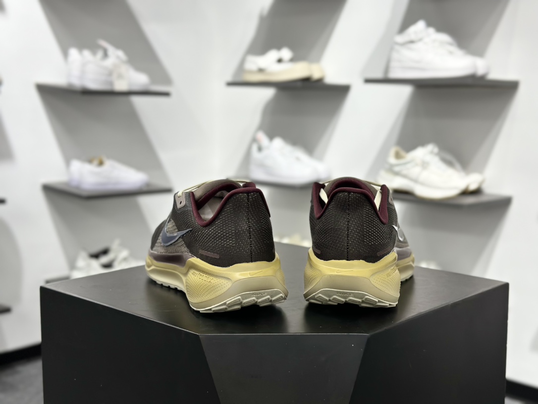 NK Air Zoom Pegasus 41 鞋面采用外层由韧性纱线+内层网眼布的设计 HV4327-299