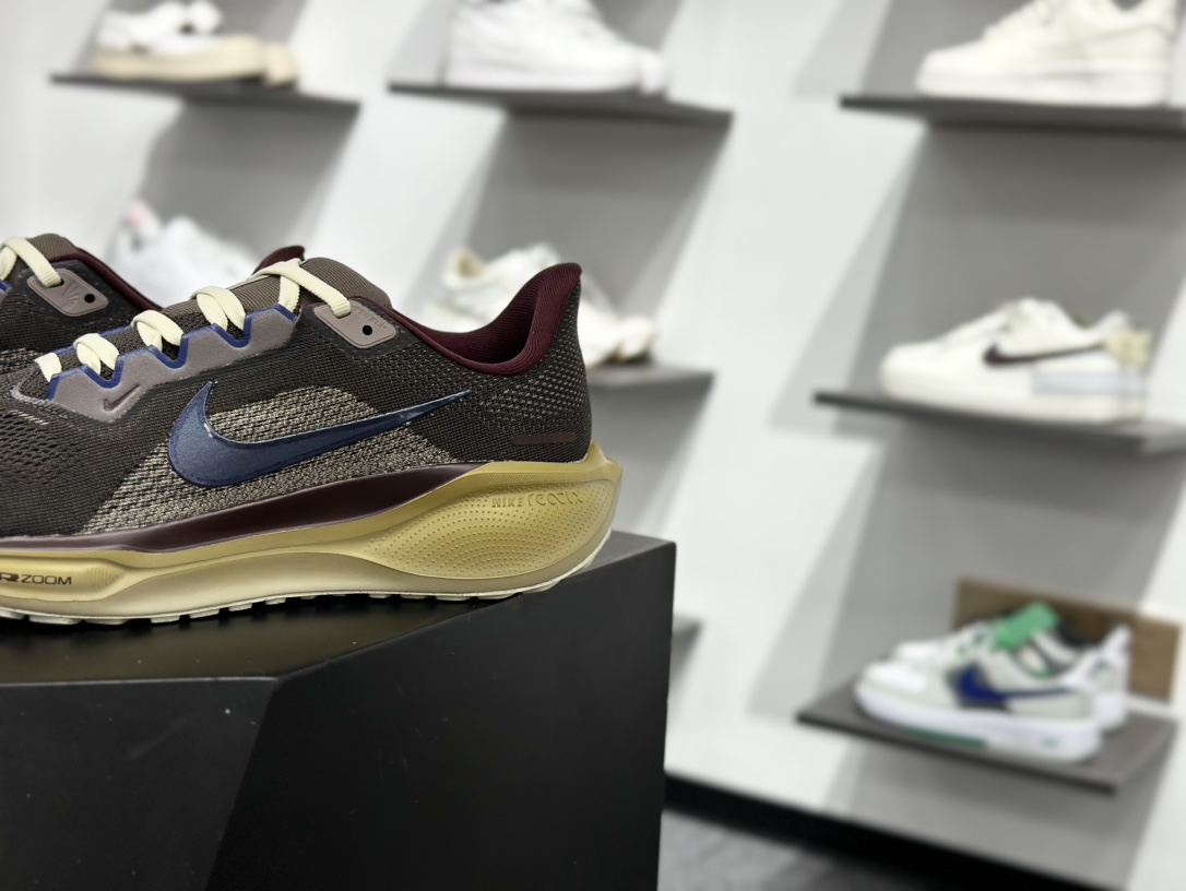 NK Air Zoom Pegasus 41 鞋面采用外层由韧性纱线+内层网眼布的设计 HV4327-299