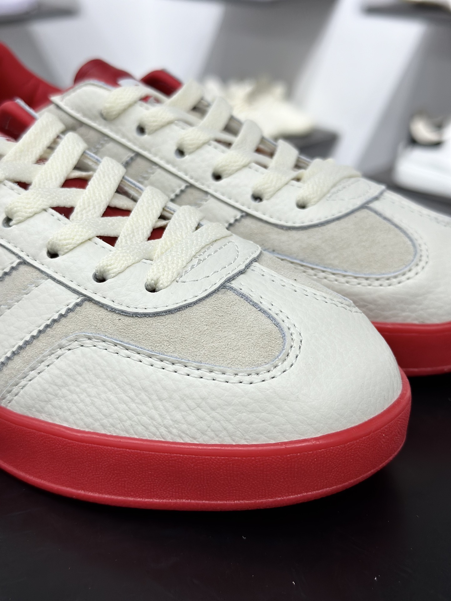 AD Originals Gazelle INdoor x superme 三叶草休闲防滑耐磨低帮板鞋 DD6610 AD Originals Gazelle INdoor x superme 三叶草休闲防滑耐磨低帮板鞋 DD6610