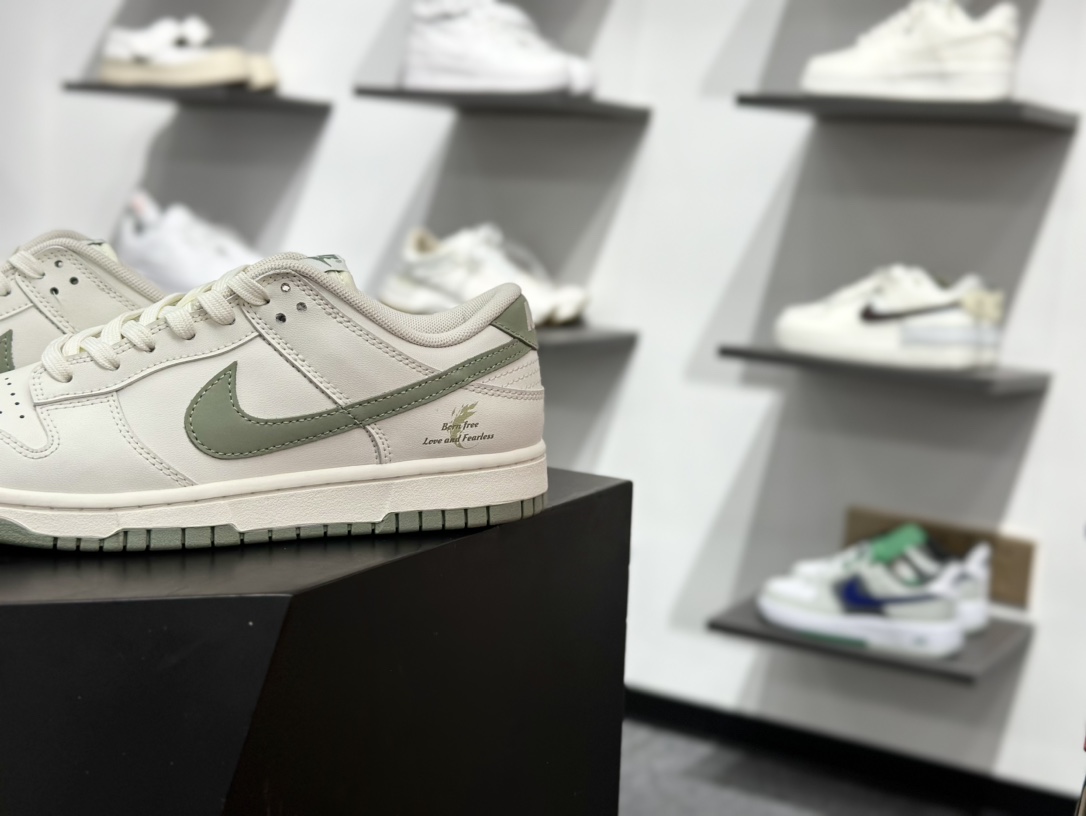 NK Dunk Low 心之希冀 WG0406-021 此款整体以杏仁白色为主色调