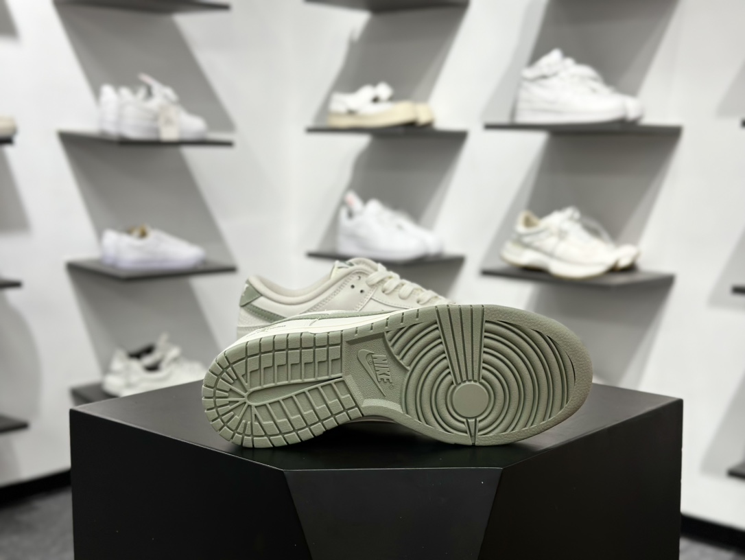 NK Dunk Low 心之希冀 WG0406-021 此款整体以杏仁白色为主色调