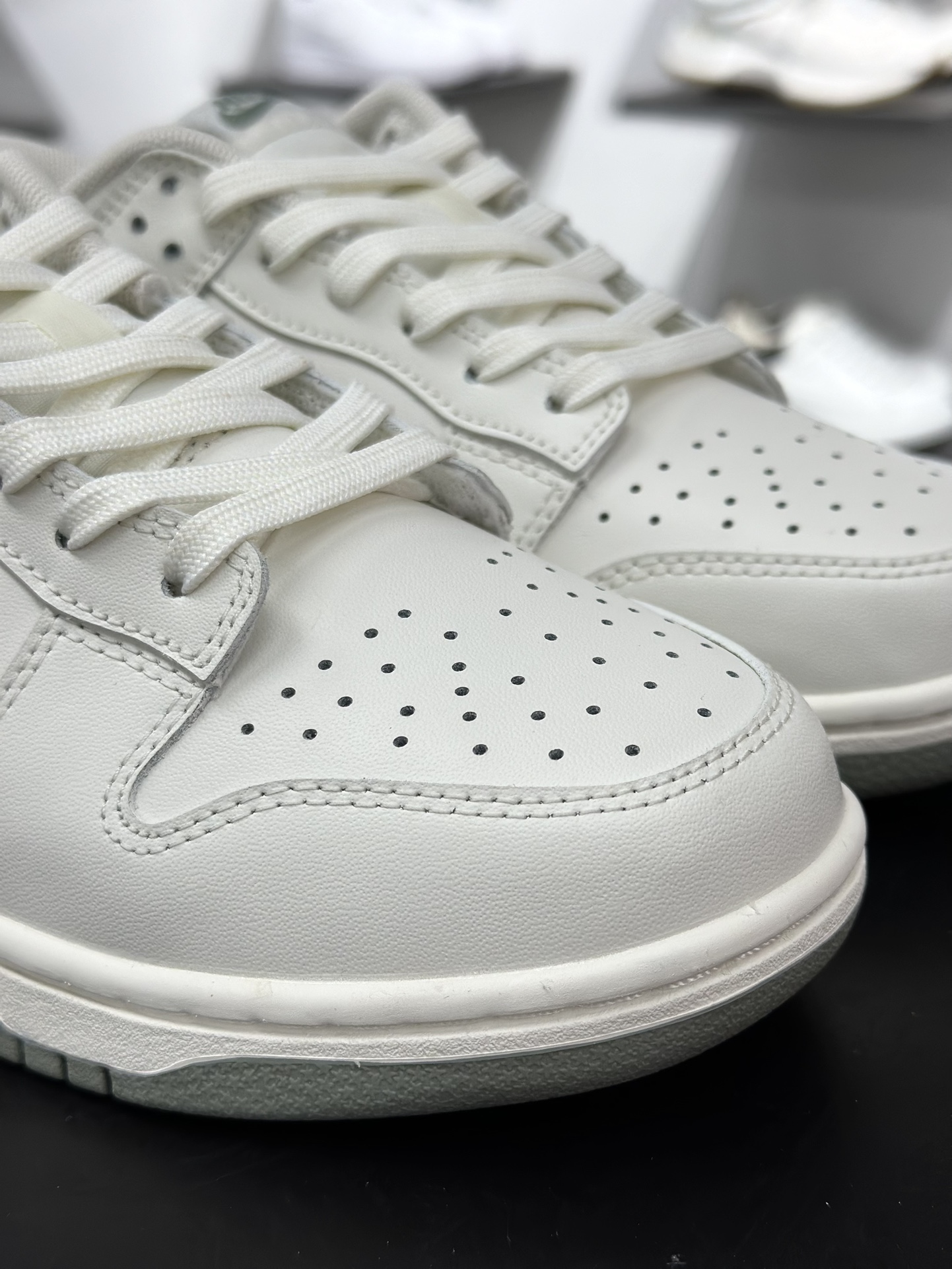 NK Dunk Low 心之希冀 WG0406-021 此款整体以杏仁白色为主色调