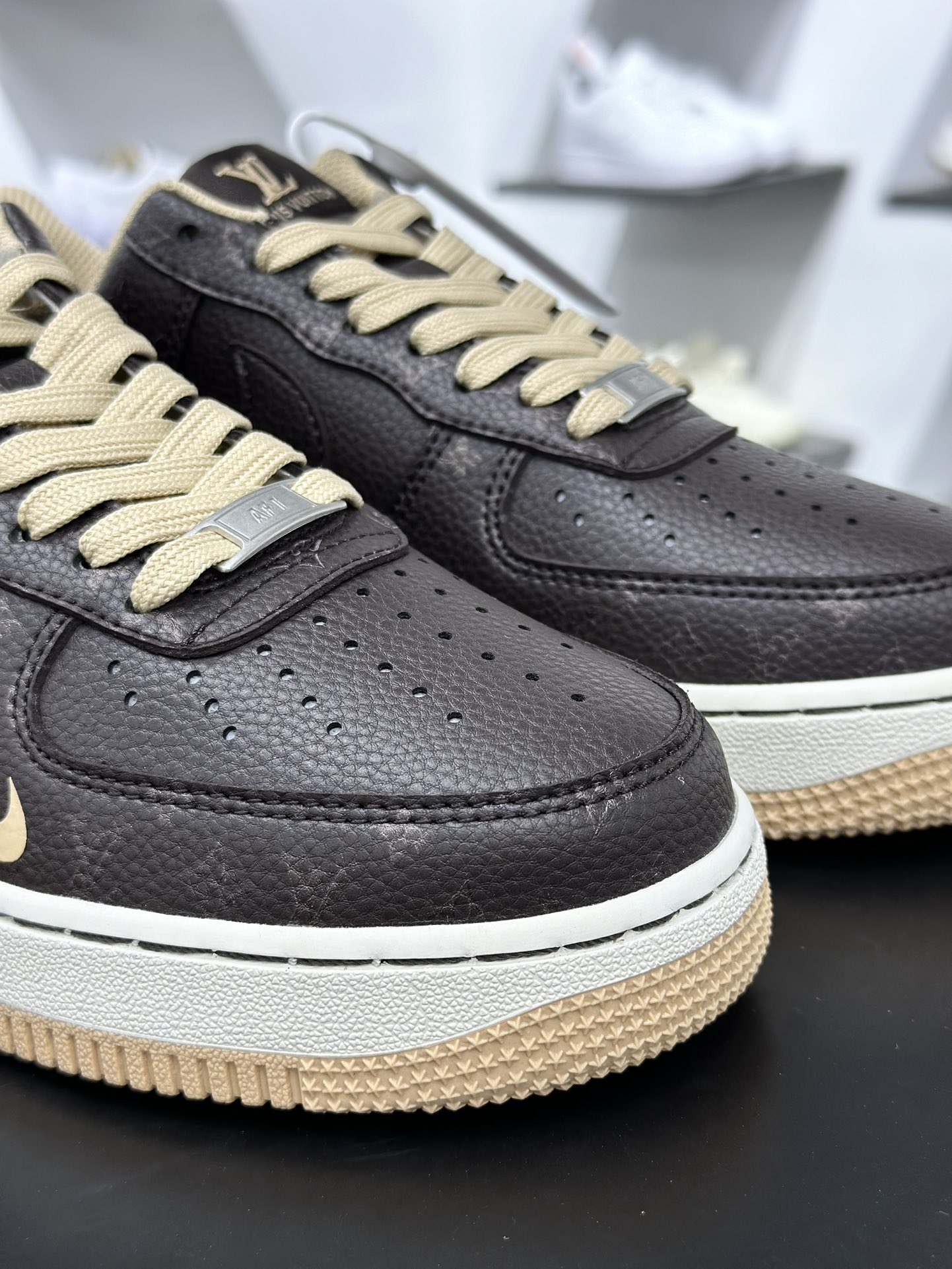 Nike Air Force 1 Low 07 x Louis Vuitton 黑棕小勾  LW9279-007
