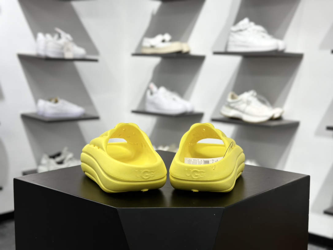 UGG舒适轻盈 夏季单品 室外沙滩涉水休闲运动拖鞋  1136880