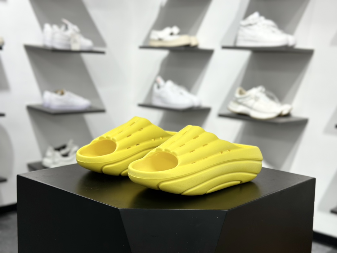 UGG舒适轻盈 夏季单品 室外沙滩涉水休闲运动拖鞋  1136880