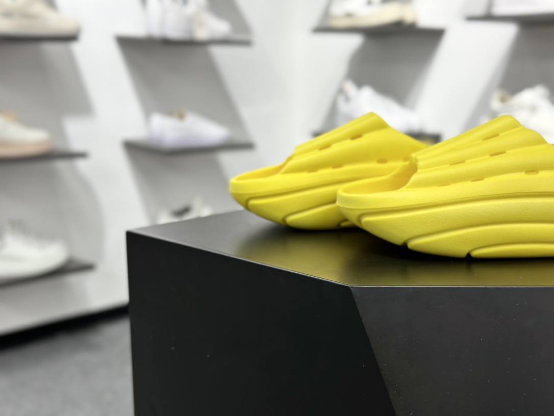 UGG舒适轻盈 夏季单品 室外沙滩涉水休闲运动拖鞋  1136880