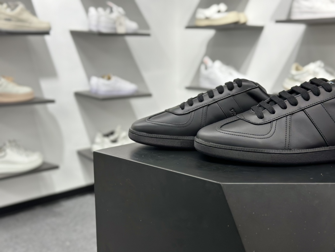 360 迪奥/Dior B01 Matchpoint Low Sneakers B01系列低帮经典绅士德训小白鞋“皮革全黑”3SN328ZQR_H900