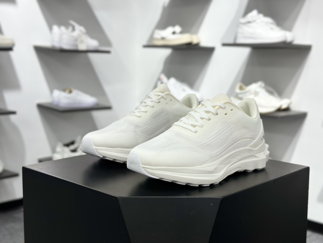 ALOalo yoga Alo Runner 白色 舒适百搭透气低帮跑步鞋