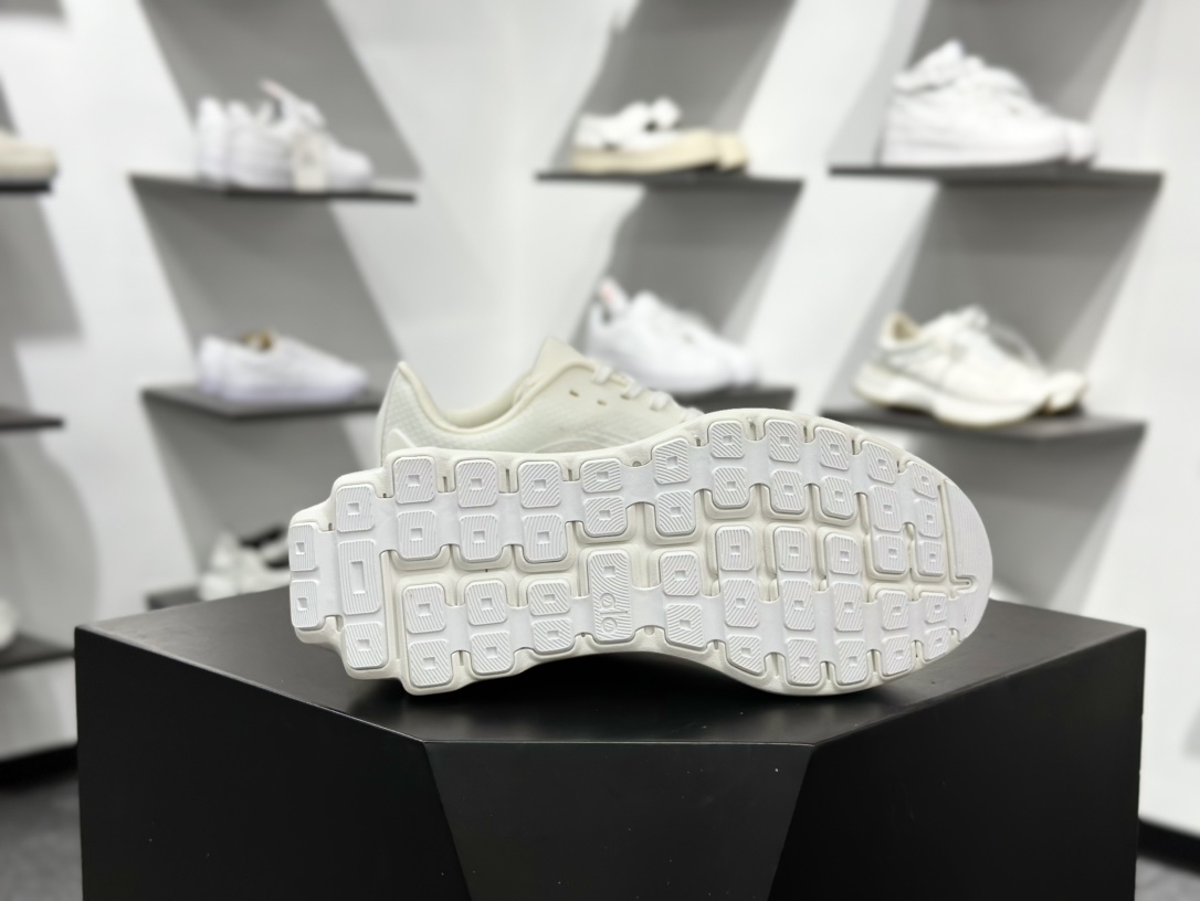 ALOalo yoga Alo Runner 白色 舒适百搭透气低帮跑步鞋