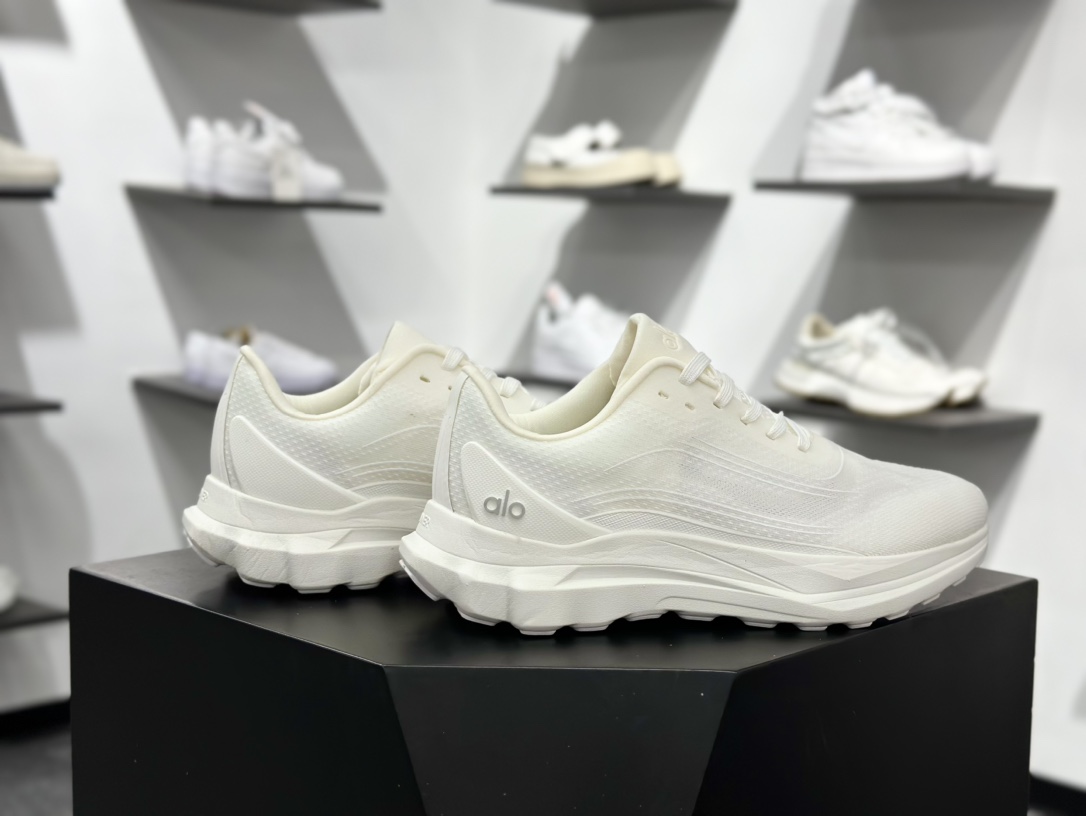 ALOalo yoga Alo Runner 白色 舒适百搭透气低帮跑步鞋