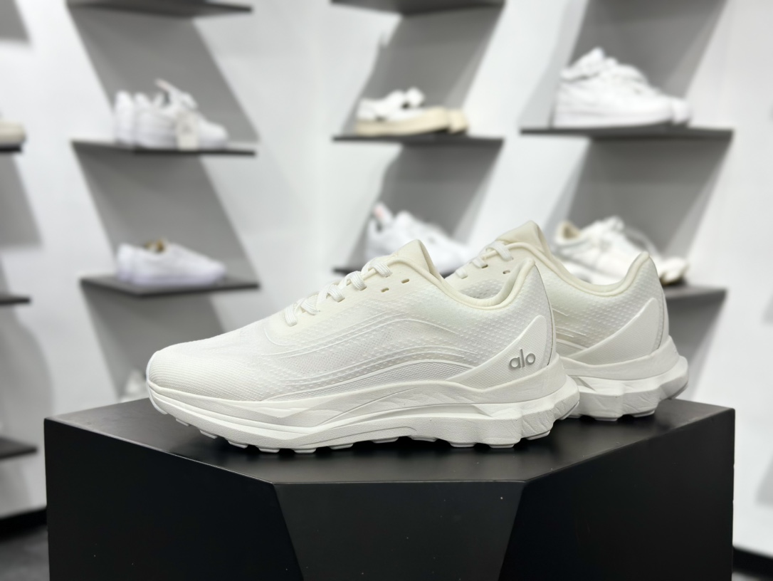 ALOalo yoga Alo Runner 白色 舒适百搭透气低帮跑步鞋
