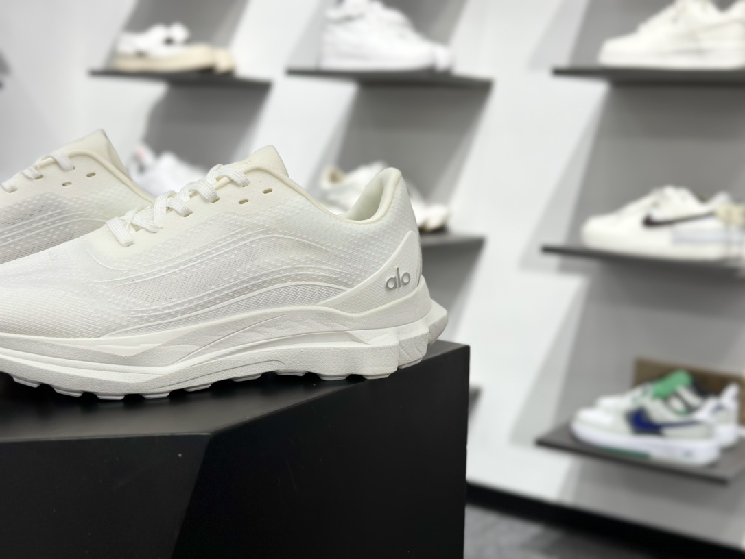 ALOalo yoga Alo Runner 白色 舒适百搭透气低帮跑步鞋