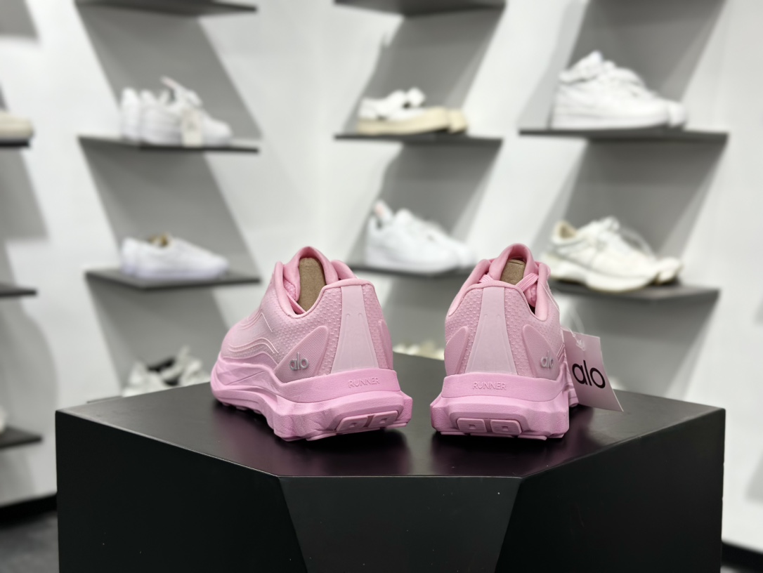ALOalo yoga Alo Runner 粉色 舒适百搭透气低帮跑步鞋 ALOalo yoga Alo Runner 粉色 舒适百搭透气低帮跑步鞋