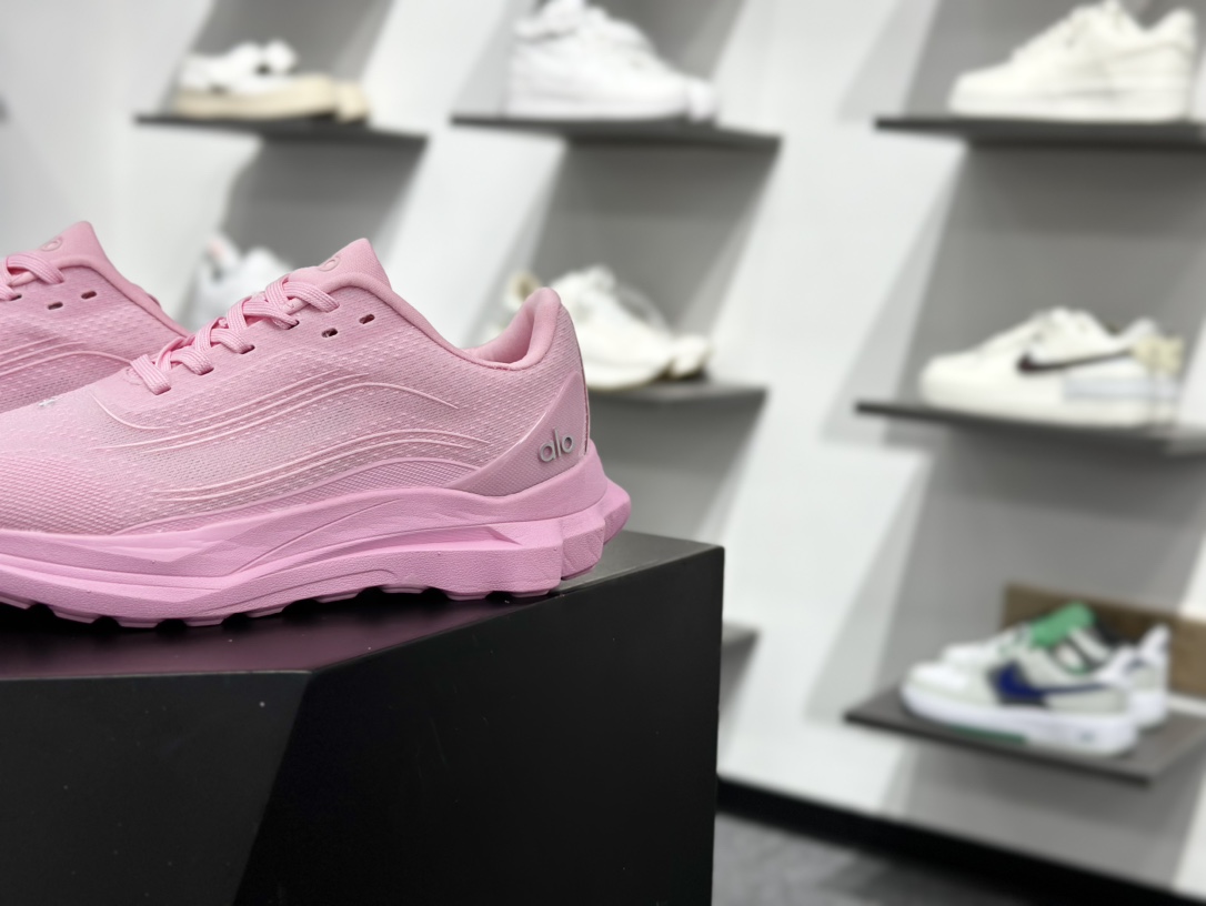 ALOalo yoga Alo Runner 粉色 舒适百搭透气低帮跑步鞋 ALOalo yoga Alo Runner 粉色 舒适百搭透气低帮跑步鞋