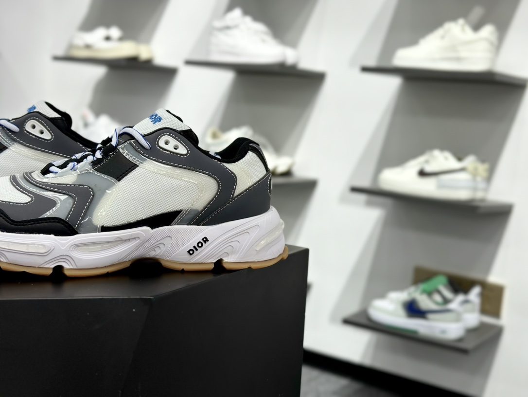 DIOR迪奥 CD1低帮 网面 运动休闲鞋 鞋舌饰以‘DIOR’标志 搭配轻盈的橡胶鞋底  3SN260ZGY