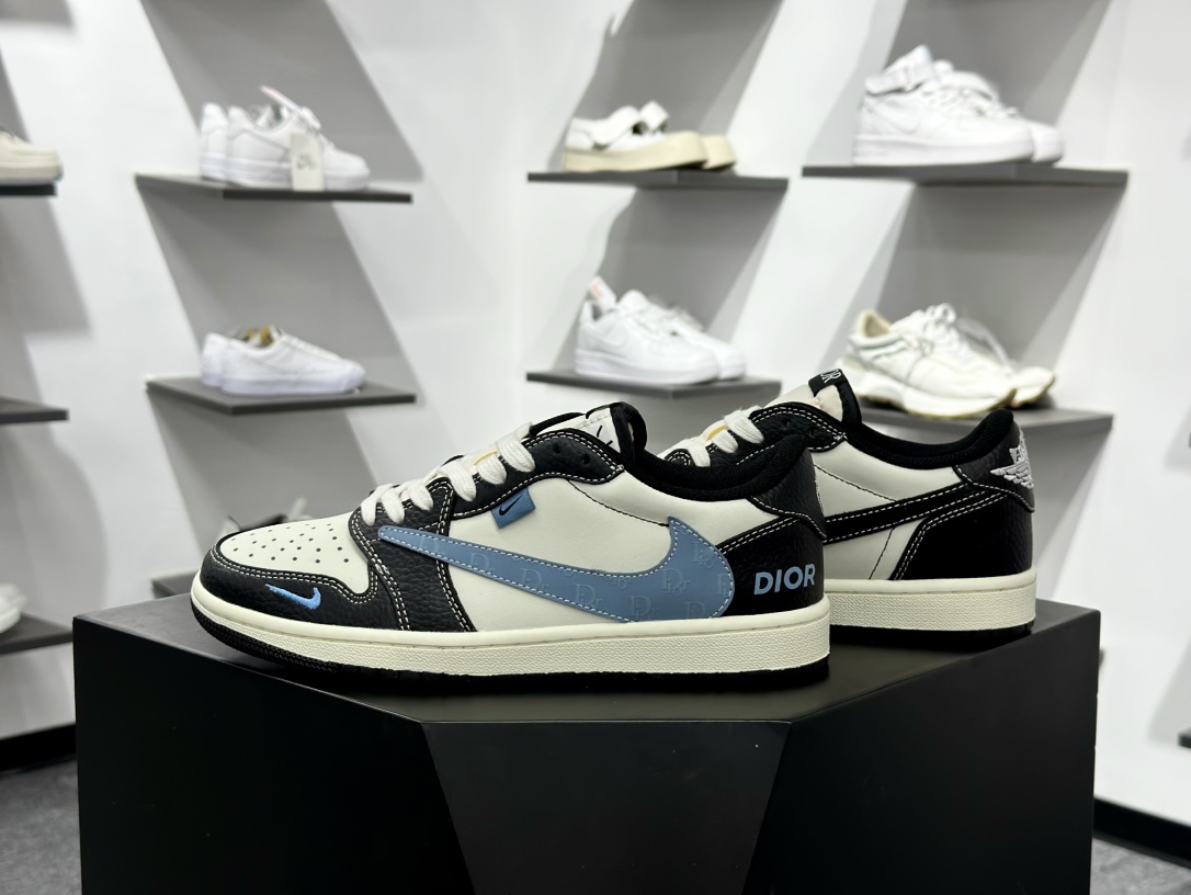 Travis Scott x Fragment Design x Air Jordan 1 Low OG SP AJ1 乔1 迪奥联名 黑白小蓝勾 低帮文化休闲板鞋 XZ5749-003-Chinese UA Cheap High Quatity Brand Clothes Bags handbags Sneakers wholesale wholesaler seller from China Factory suppliers Fashion Clothing Shoes best Quality Beautiful Price Travis Scott x Fragment Design x Air Jordan 1 Low OG SP AJ1 乔1 迪奥联名 黑白小蓝勾 低帮文化休闲板鞋 XZ5749-003