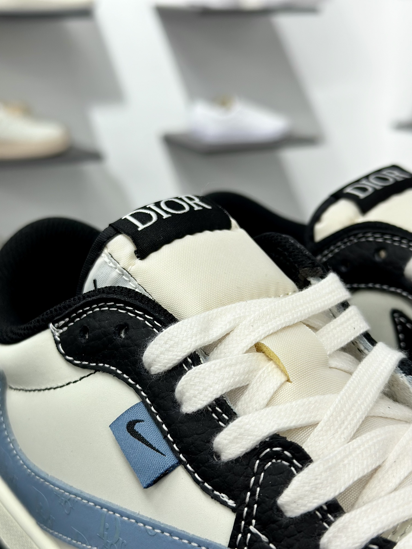 Travis Scott x Fragment Design x Air Jordan 1 Low OG SP AJ1 乔1 迪奥联名 黑白小蓝勾 低帮文化休闲板鞋 XZ5749-003-Chinese UA Cheap High Quatity Brand Clothes Bags handbags Sneakers wholesale wholesaler seller from China Factory suppliers Fashion Clothing Shoes best Quality Beautiful Price Travis Scott x Fragment Design x Air Jordan 1 Low OG SP AJ1 乔1 迪奥联名 黑白小蓝勾 低帮文化休闲板鞋 XZ5749-003