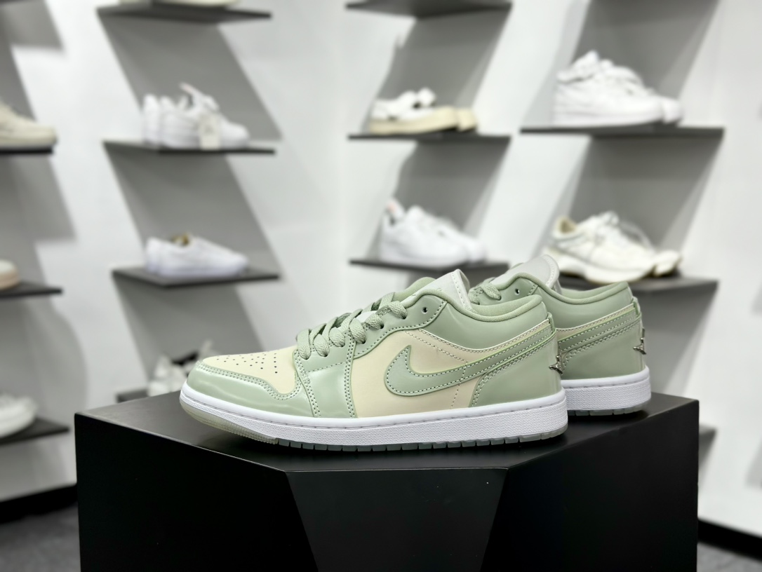 原装裸鞋级 市面最高工艺产物 Air Jordan 1 Low琥珀绿 纯原系列 HF4078-100-Chinese UA Cheap High Quatity Brand Clothes Bags handbags Sneakers wholesale wholesaler seller from China Factory suppliers Fashion Clothing Shoes best Quality Beautiful Price 原装裸鞋级 市面最高工艺产物 Air Jordan 1 Low琥珀绿 纯原系列 HF4078-100