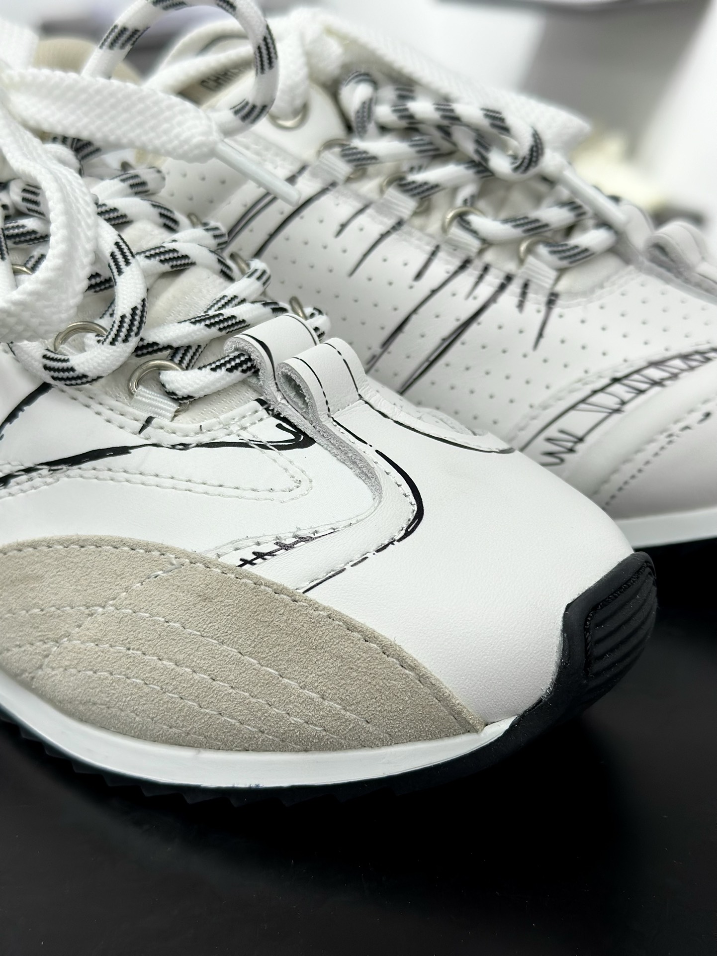 迪奥/ Dior D-Sketch Sneakers”Dior Paris”素描系列低帮板鞋“白灰黑素描”KCK427MPA_S10W