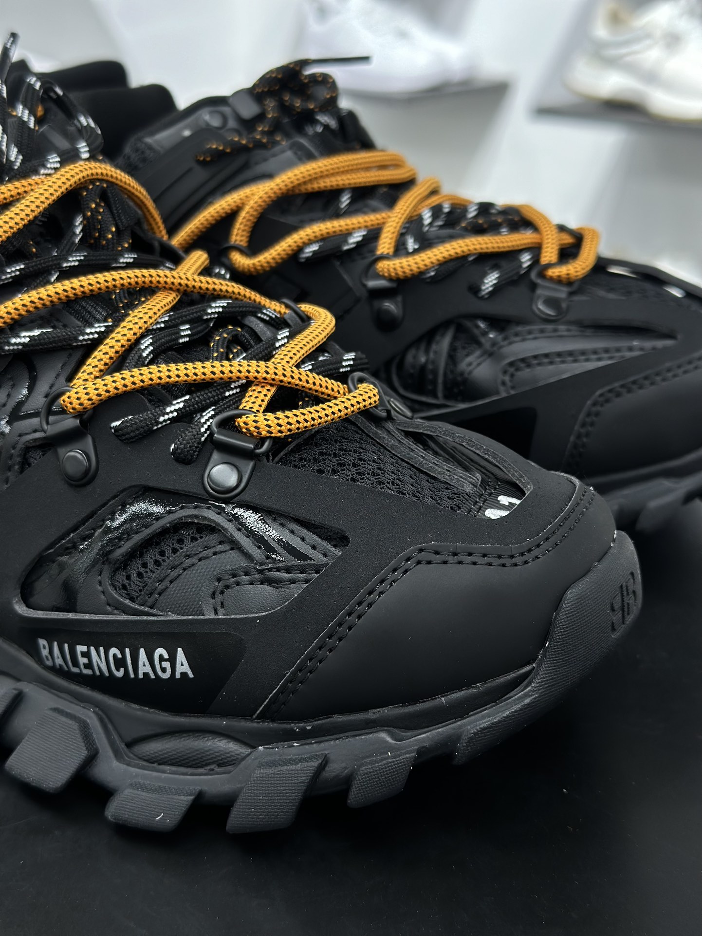 Balenciaga巴黎世家 Track Trail黑色 800592WTRHK