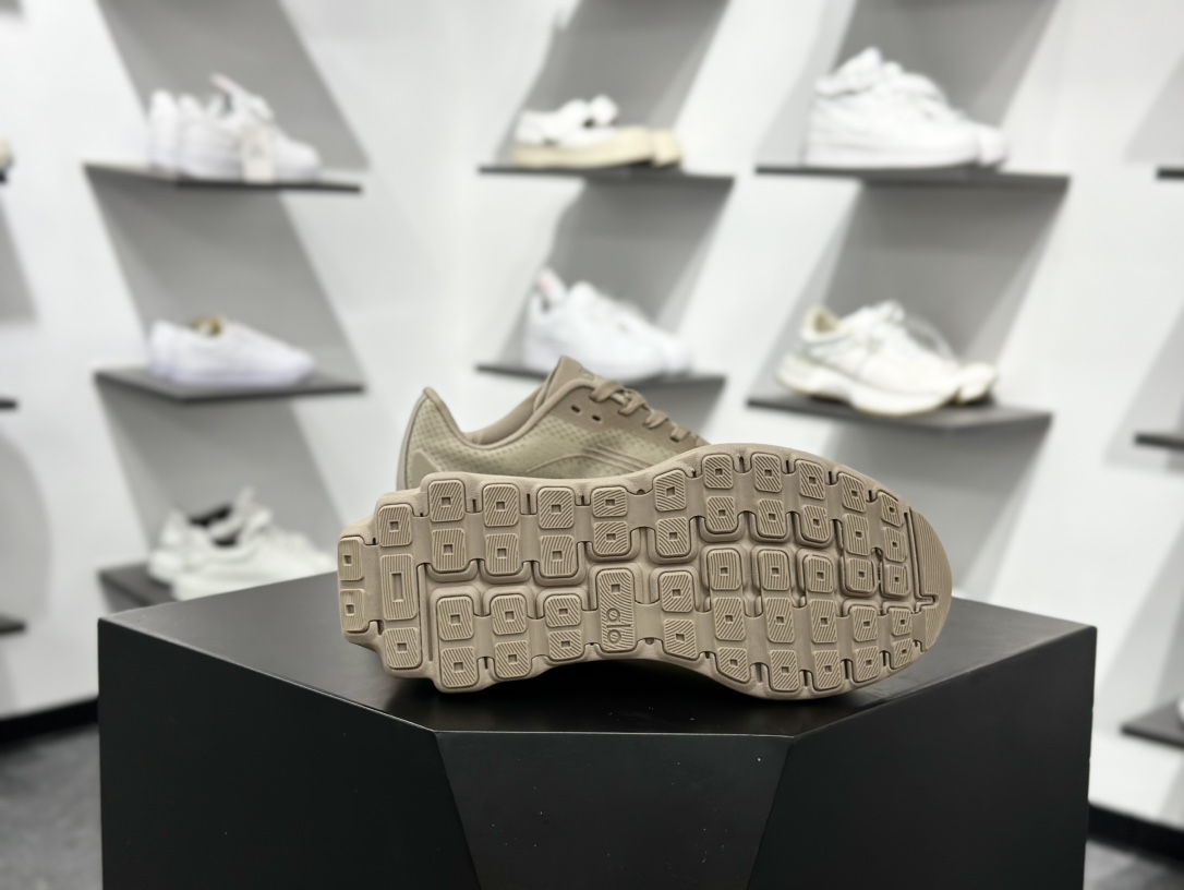 ALO alo yoga Alo Runner 卡其 舒适百搭透气低帮跑步鞋