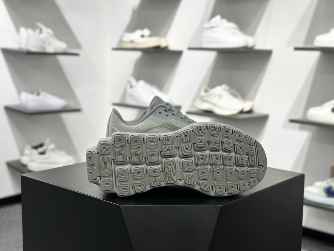 ALO alo yoga Alo Runner 深灰 舒适百搭透气低帮跑步鞋